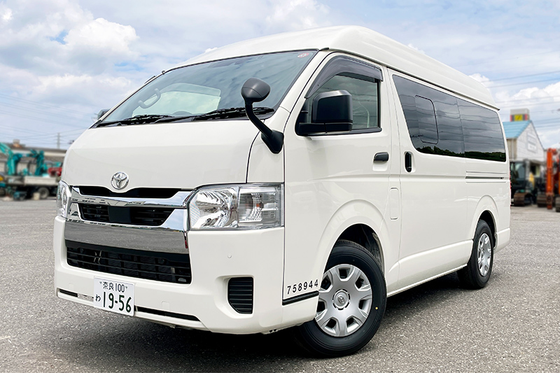 休憩するカー（6人乗り）ハイルーフ