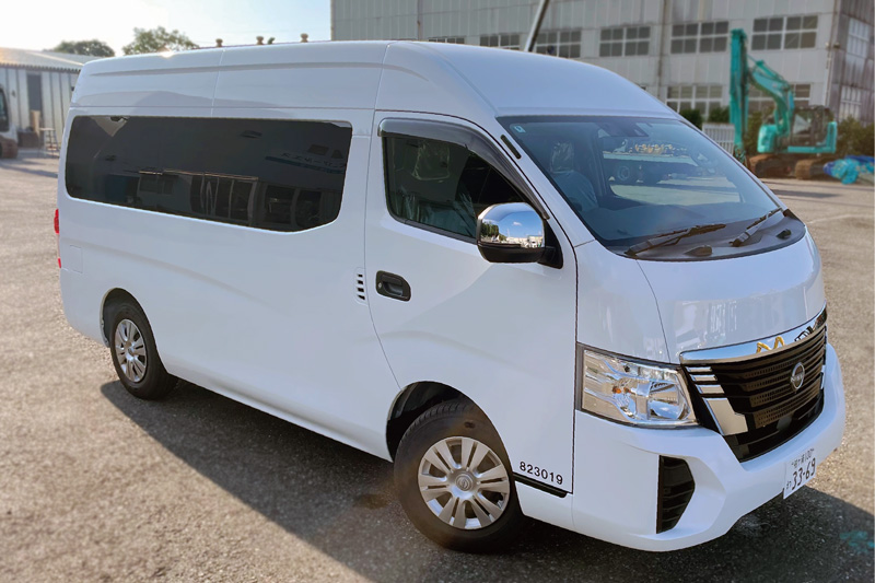 喫煙するカー（3人乗り）4WD2